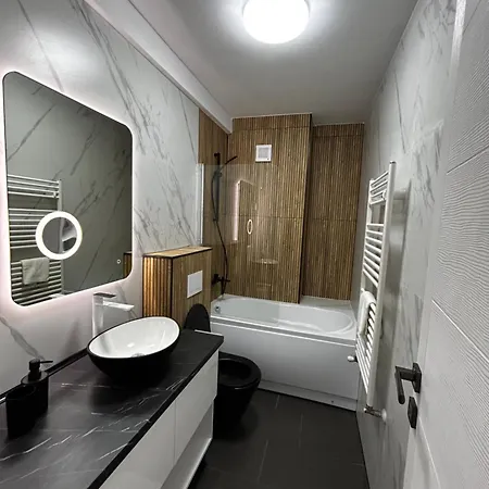 Ultracentral In The Heart Of Κλουζ-Ναπόκα